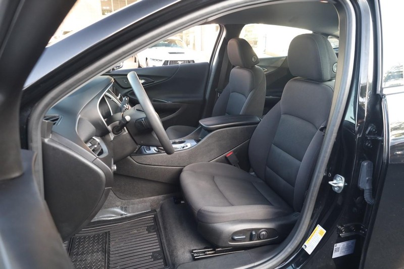 Chevrolet Malibu Vehicle Image 08