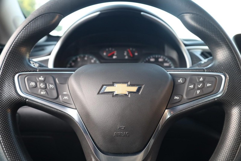 Chevrolet Malibu Vehicle Image 09