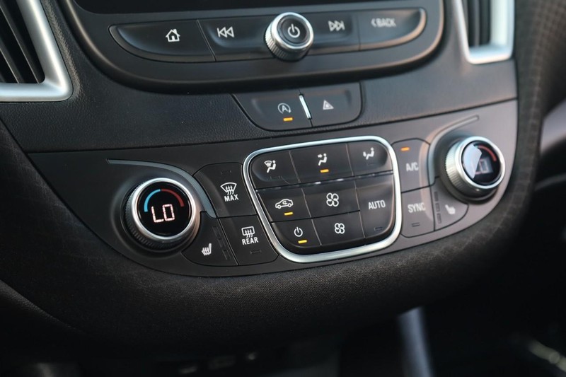 Chevrolet Malibu Vehicle Image 13