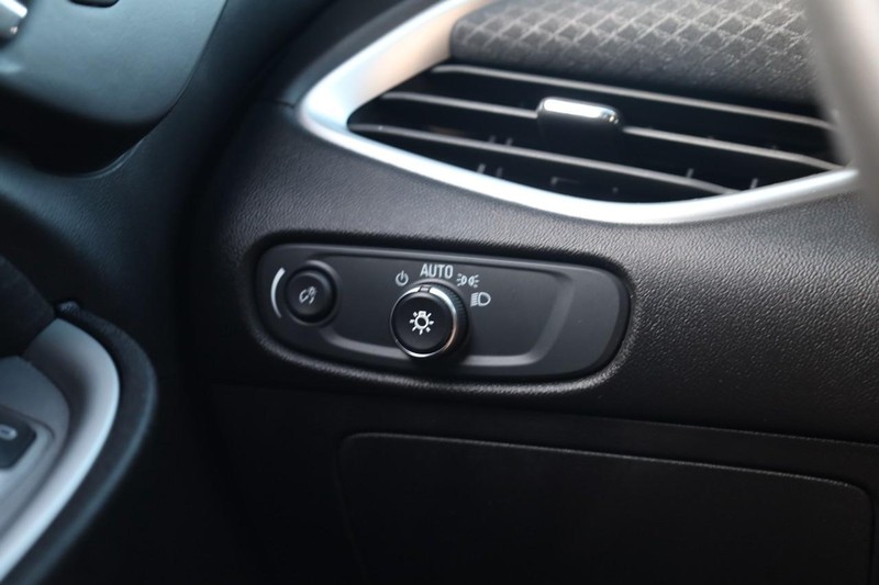 Chevrolet Malibu Vehicle Image 18