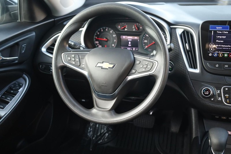 Chevrolet Malibu Vehicle Image 21