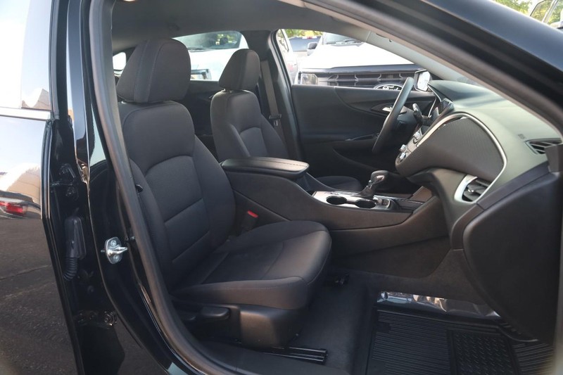 Chevrolet Malibu Vehicle Image 22