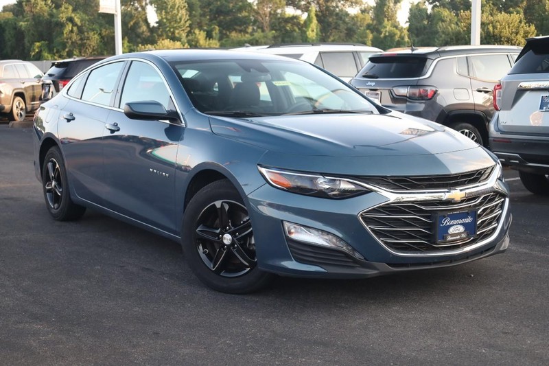 Chevrolet Malibu Vehicle Image 02
