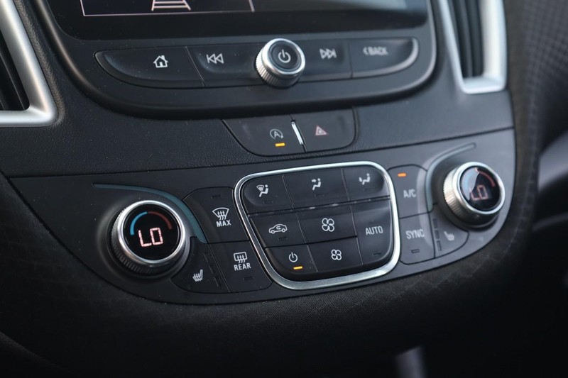 Chevrolet Malibu Vehicle Image 13