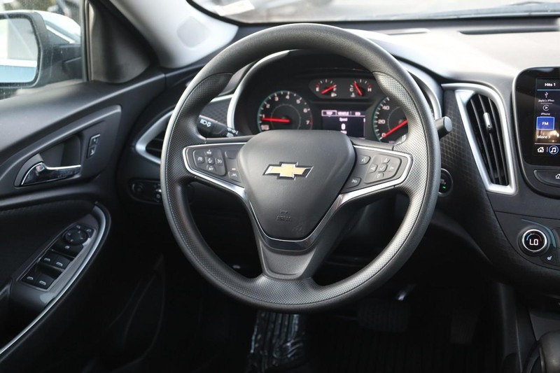 Chevrolet Malibu Vehicle Image 21