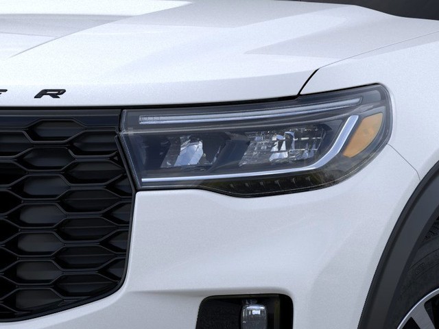 Ford Explorer Vehicle Image 18