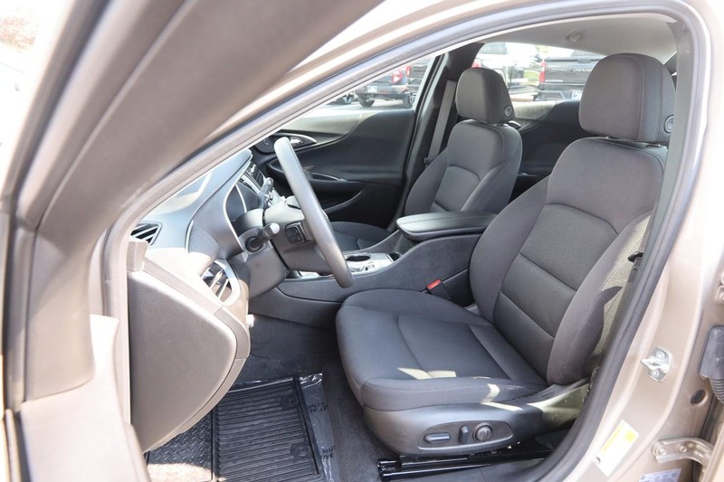 Chevrolet Malibu Vehicle Image 08