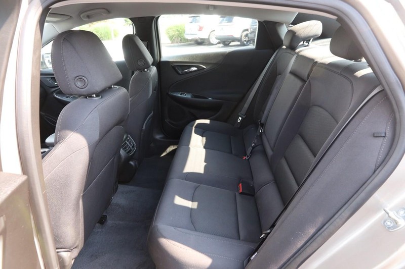 Chevrolet Malibu Vehicle Image 09