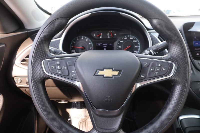 Chevrolet Malibu Vehicle Image 10