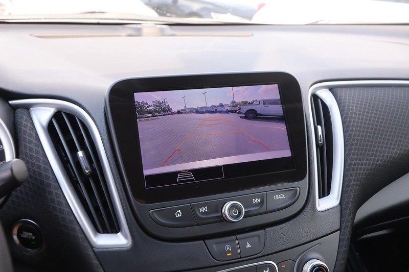 Chevrolet Malibu Vehicle Image 16