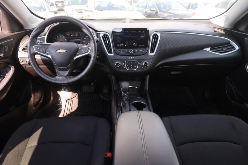 Chevrolet Malibu Vehicle Image 18