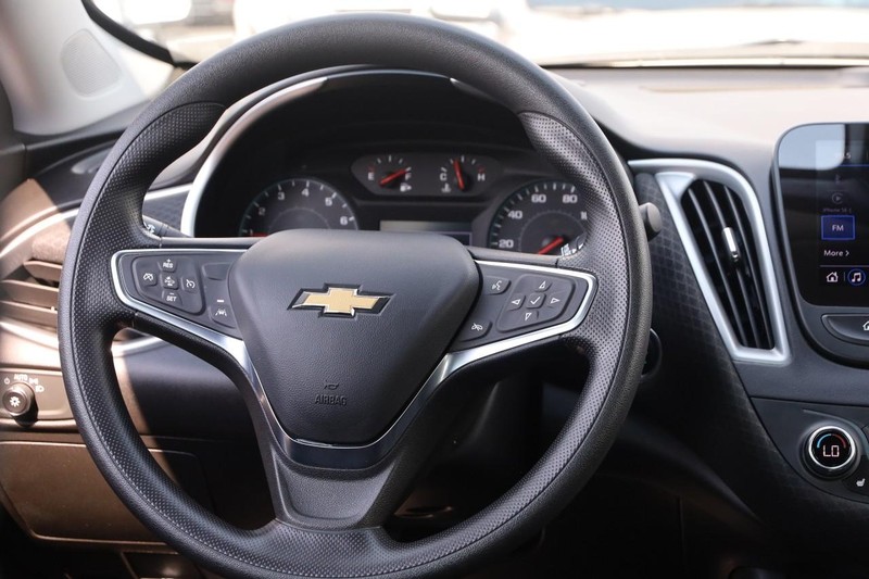 Chevrolet Malibu Vehicle Image 20