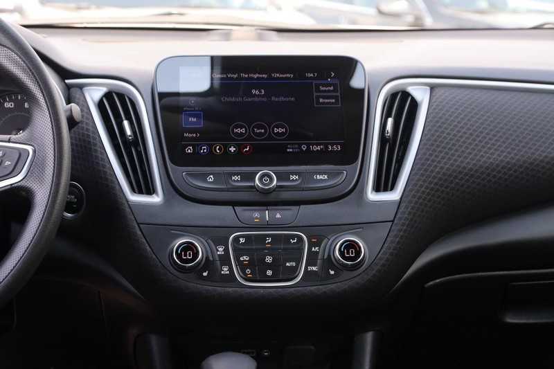 Chevrolet Malibu Vehicle Image 21
