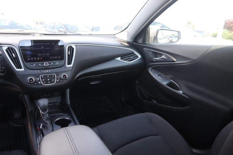 Chevrolet Malibu Vehicle Image 22