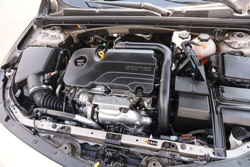 Chevrolet Malibu Vehicle Image 24