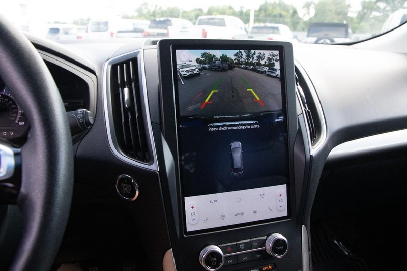 Ford Edge Vehicle Image 16