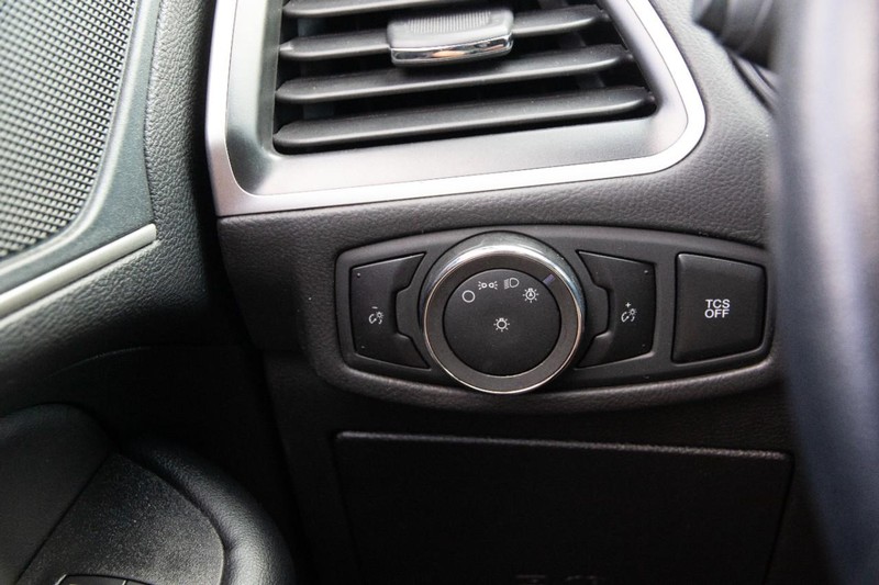 Ford Edge Vehicle Image 19