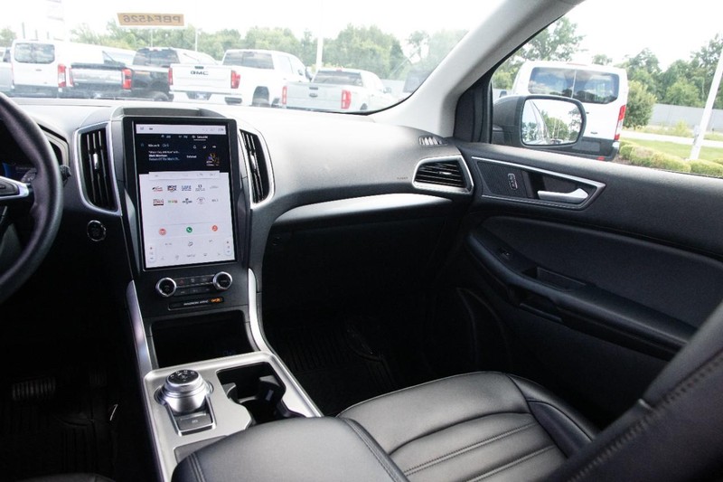 Ford Edge Vehicle Image 24