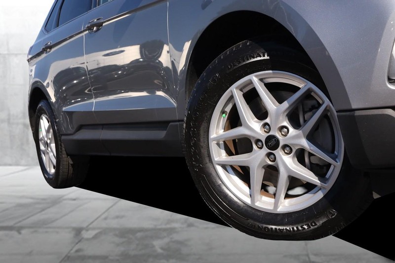 Ford Edge Vehicle Image 03