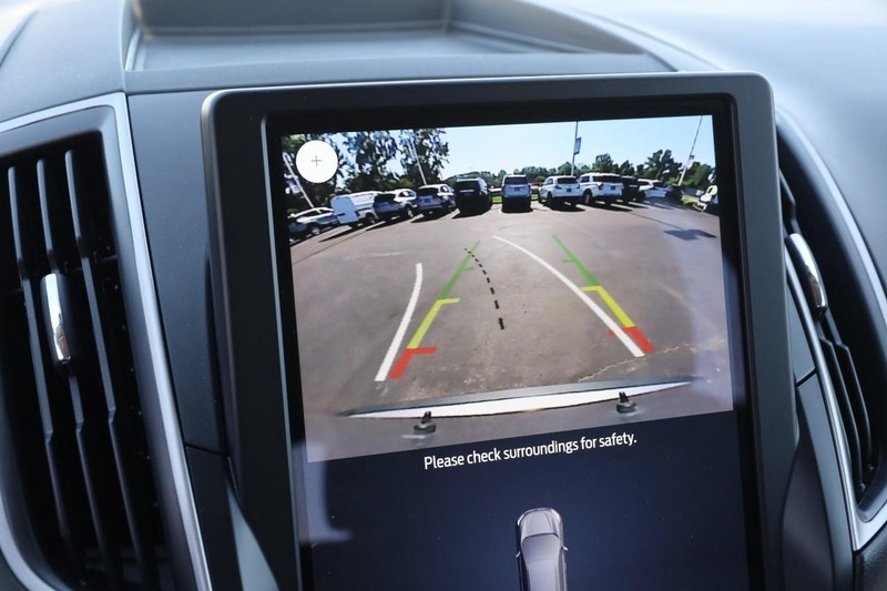 Ford Edge Vehicle Image 16