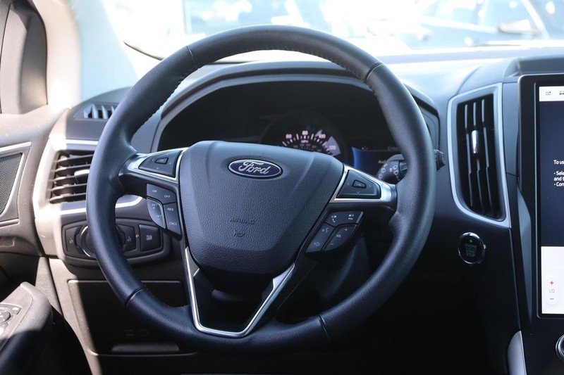 Ford Edge Vehicle Image 22