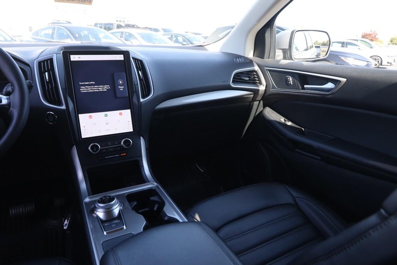 Ford Edge Vehicle Image 24