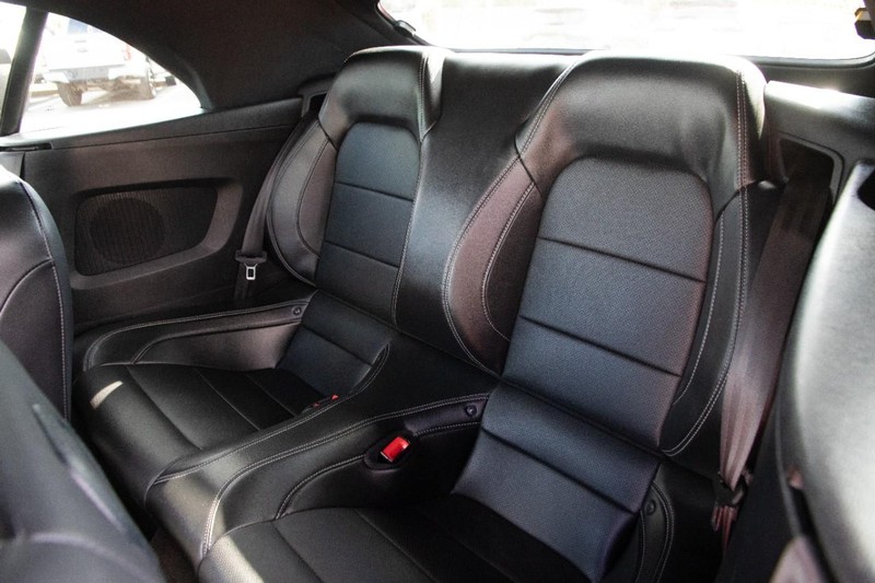 Ford Mustang Vehicle Image 09