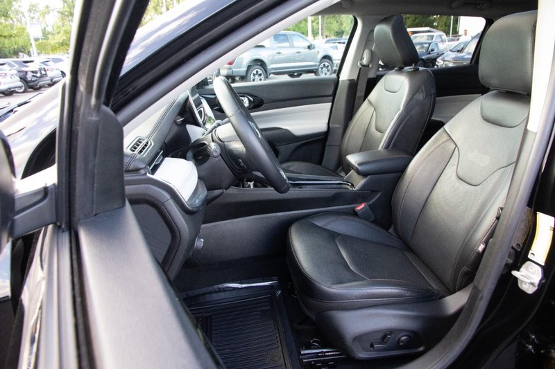 Jeep Compass Vehicle Image 09