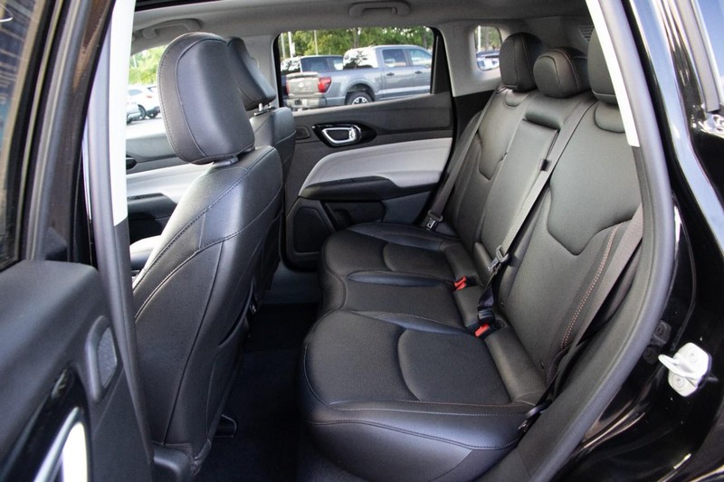 Jeep Compass Vehicle Image 10