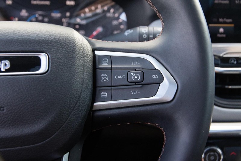 Jeep Compass Vehicle Image 13