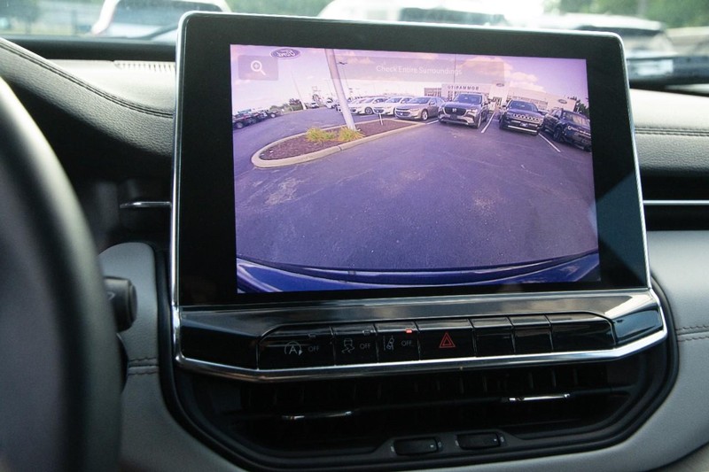 Jeep Compass Vehicle Image 17