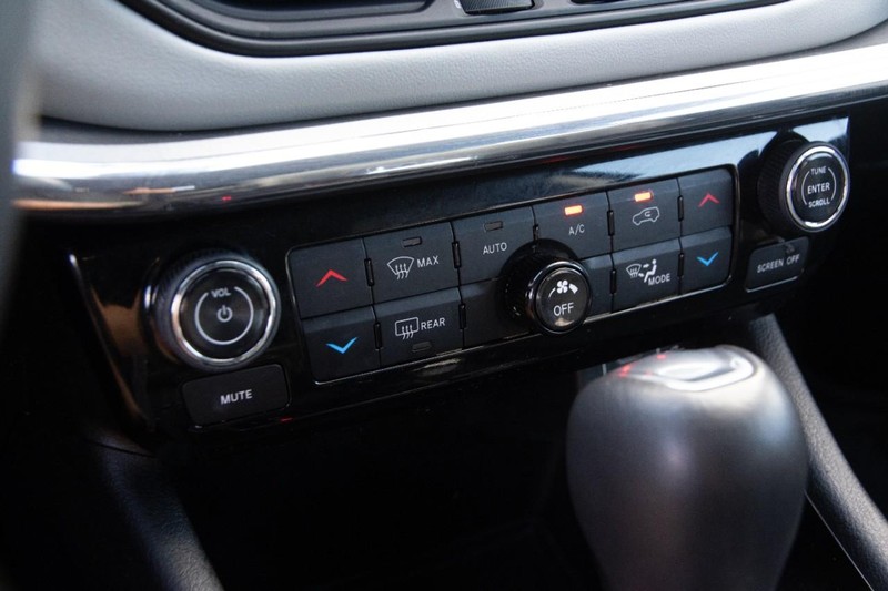 Jeep Compass Vehicle Image 18