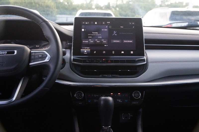 Jeep Compass Vehicle Image 23