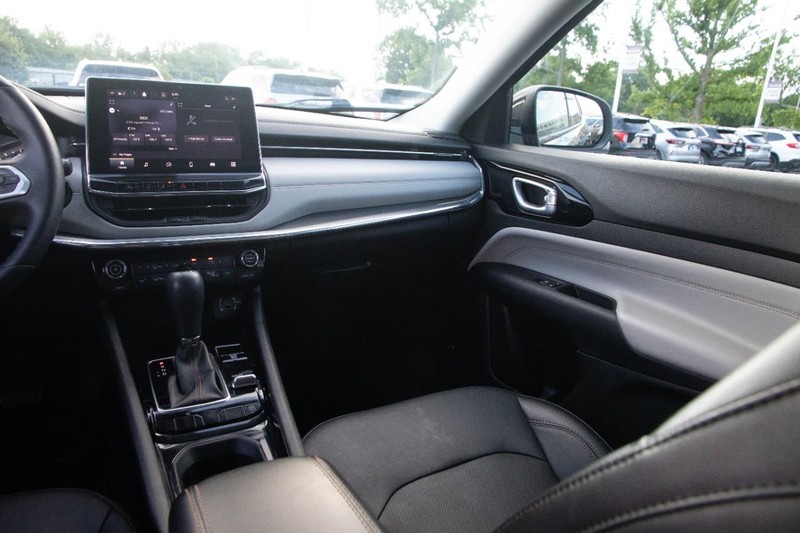 Jeep Compass Vehicle Image 24