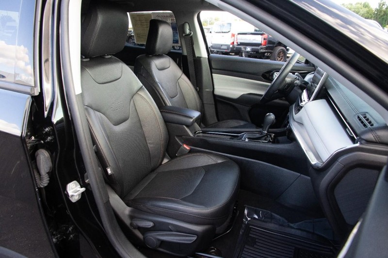 Jeep Compass Vehicle Image 25