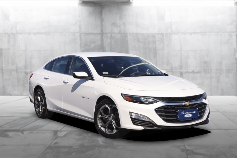 Chevrolet Malibu Vehicle Image 02