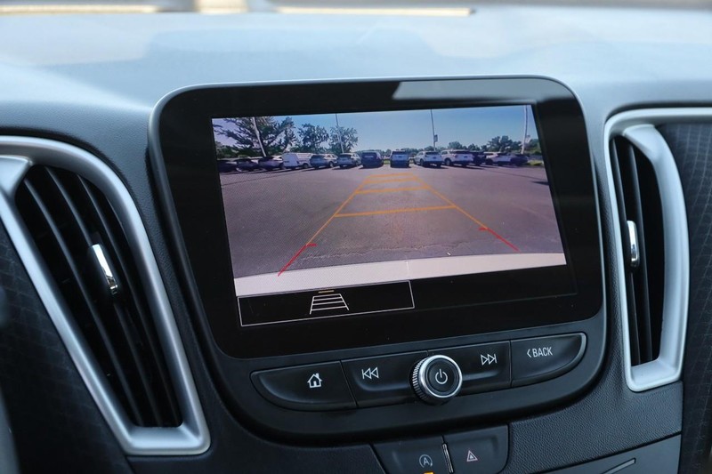 Chevrolet Malibu Vehicle Image 16