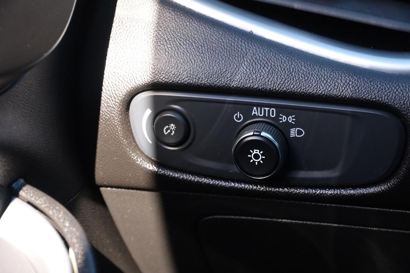 Chevrolet Malibu Vehicle Image 18