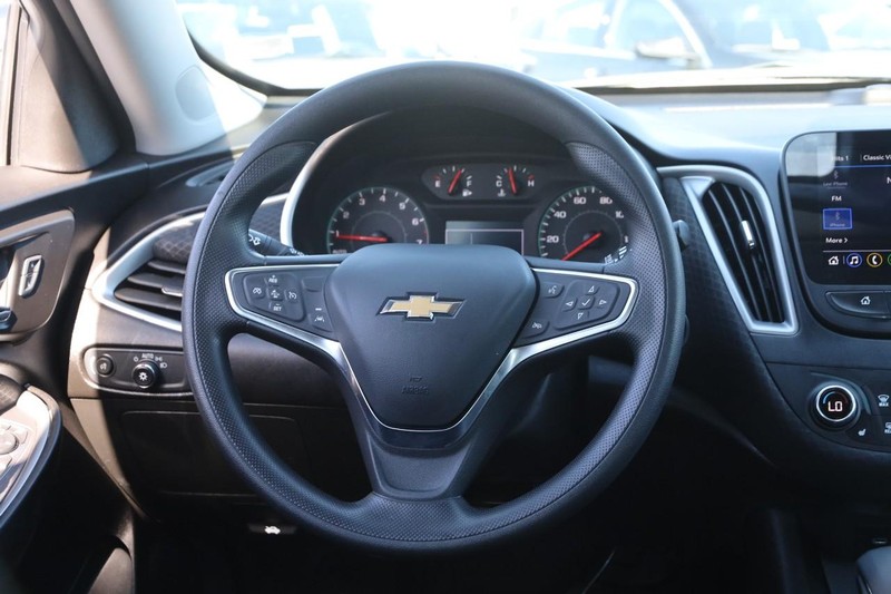 Chevrolet Malibu Vehicle Image 21
