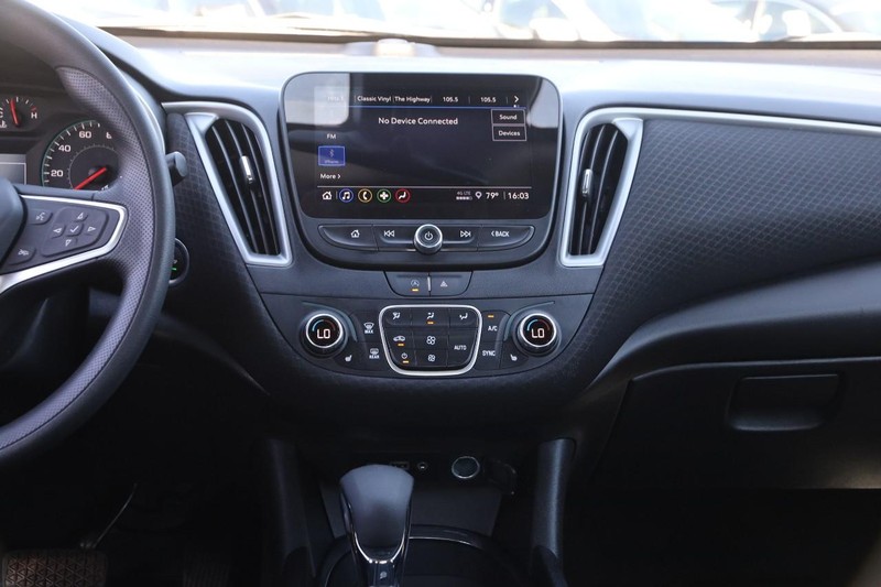 Chevrolet Malibu Vehicle Image 22