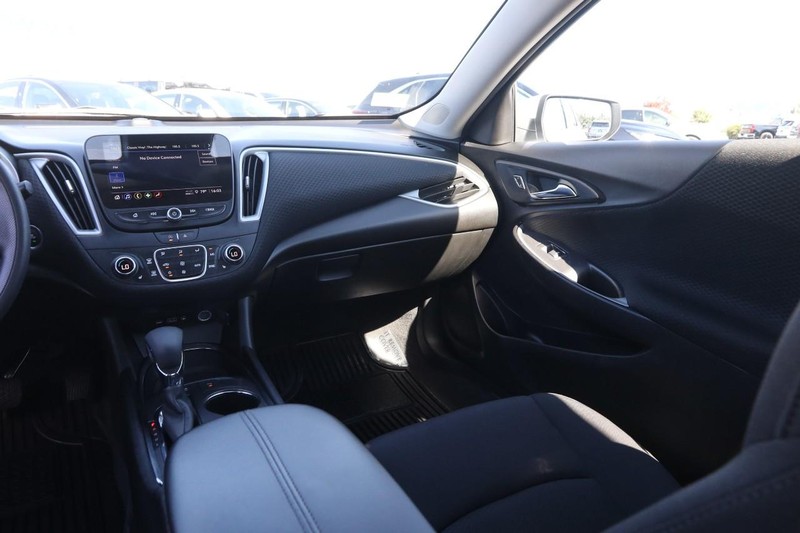 Chevrolet Malibu Vehicle Image 23