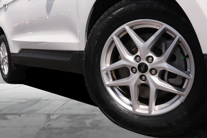 Ford Edge Vehicle Image 03