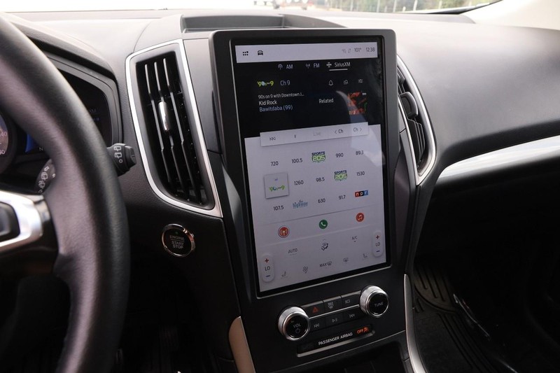 Ford Edge Vehicle Image 15