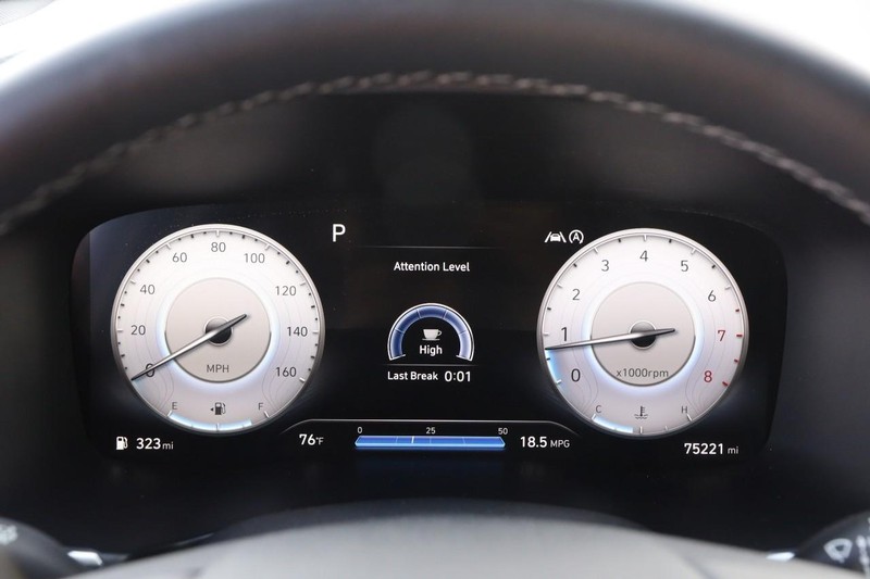 Hyundai Santa Fe Vehicle Image 15