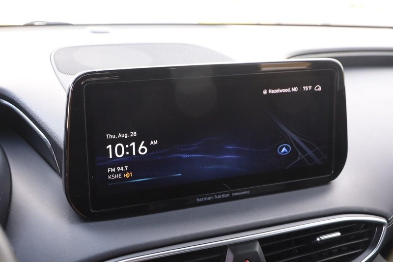 Hyundai Santa Fe Vehicle Image 17