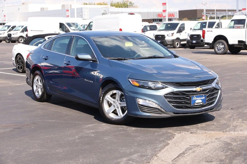 Chevrolet Malibu Vehicle Image 02