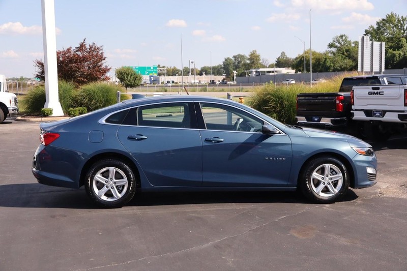 Chevrolet Malibu Vehicle Image 05