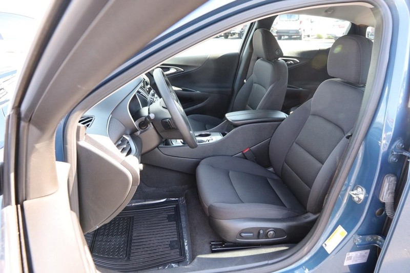 Chevrolet Malibu Vehicle Image 08