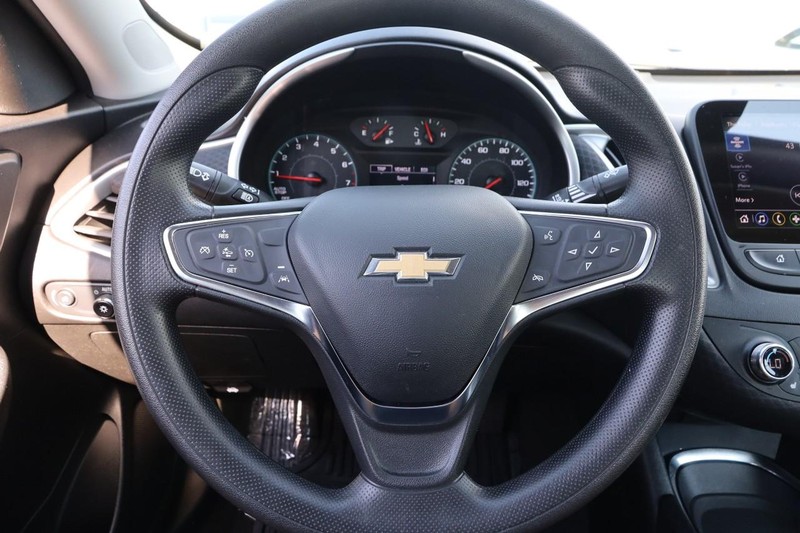 Chevrolet Malibu Vehicle Image 10