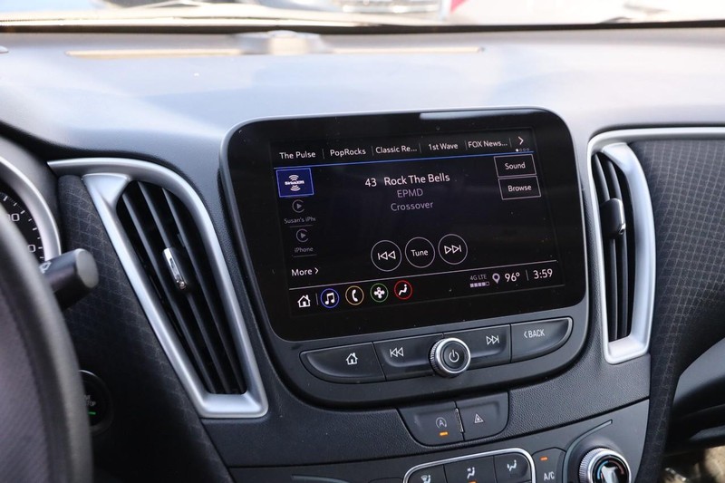 Chevrolet Malibu Vehicle Image 15